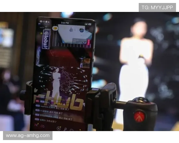 在皇冠直播间与明星主播零距离互动，感受明星的魅力与热情